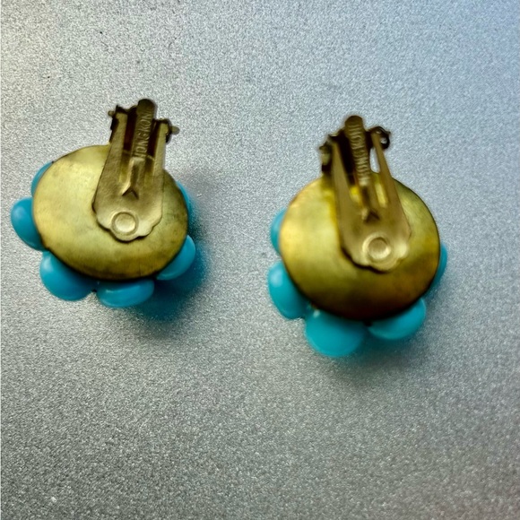 Vintage Robin egg Blue turquoise lucite Clip-On Earrings from Hong Kong - Picture 4 of 4